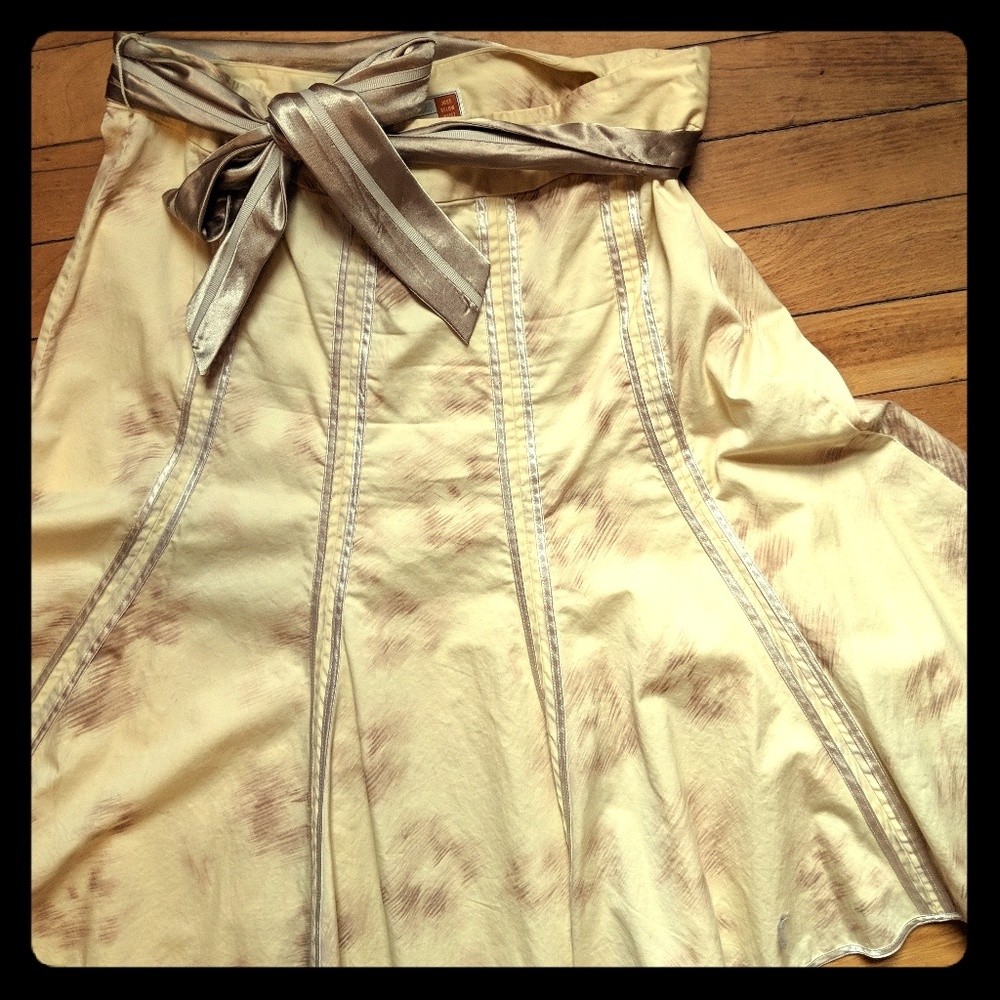 Ladies gorgeous flowy skirt